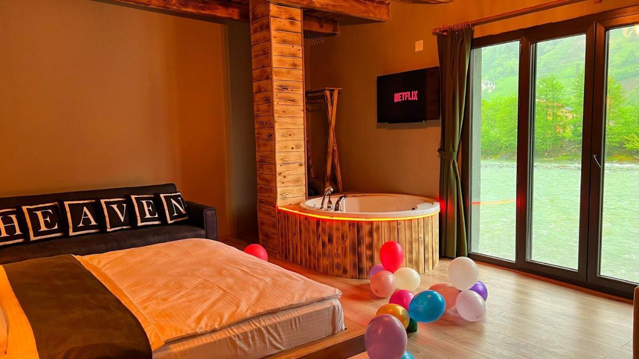 Heaven Vip Wooden Palace Bed & Breakfast Ardesen Exterior photo